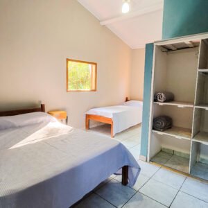 Quarto Triplo com Vista do Jardim 03